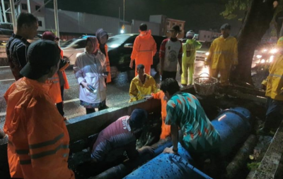 Wali Kota Risma pantau banjir di kawasan Mayjend Sungkono