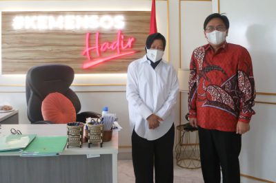 Mensos Risma bersama Burhanuddin Muhtadi Direktur Eksekutif Indikator Politik Indonesia