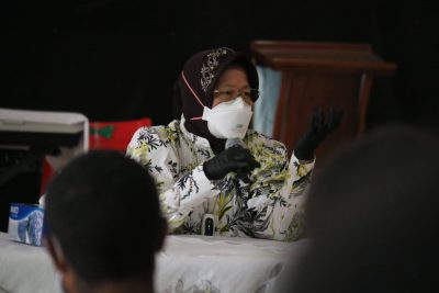 Bu Risma Diskusi di kampus ITS