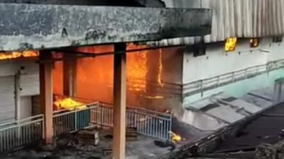 200 stand los pedagang pasar kembang terbakar