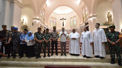 walikota eri keliling gereja