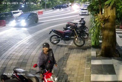 Maling Motor terekam cctv