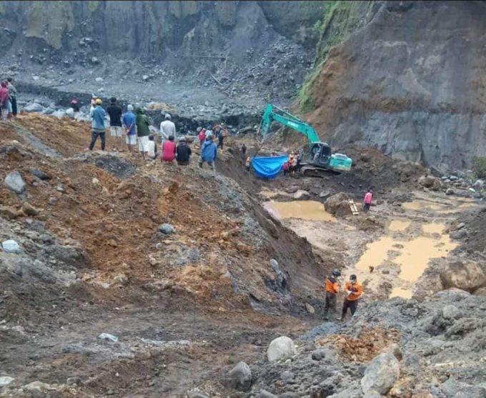 Jasad Junaedi korban longsor yang hilang ditemukan warga dan relawan