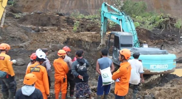 Tim SAR Gabungan Hentikan Pencarian Korban Longsor