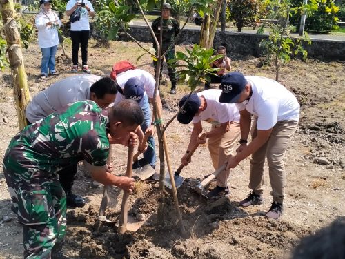 Corporate Social Responsibility PDAM Surya Surabaya Bersama Jurnalis Surabaya dalam Penghijauan