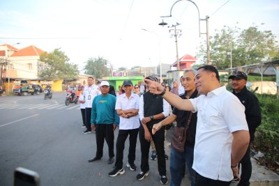 http://Pelebaran Jalan Simpang Lima Keputih di Sidak, Macet 15 Tahun