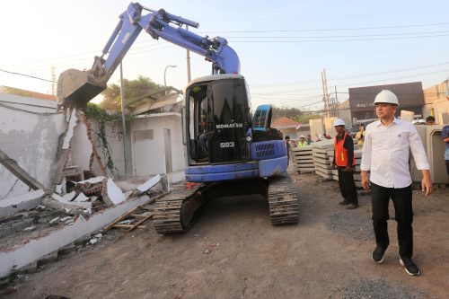 Urai Kemacetan, Pemkot Surabaya Mulai Lakukan Pelebaran Jalan Raya Menganti