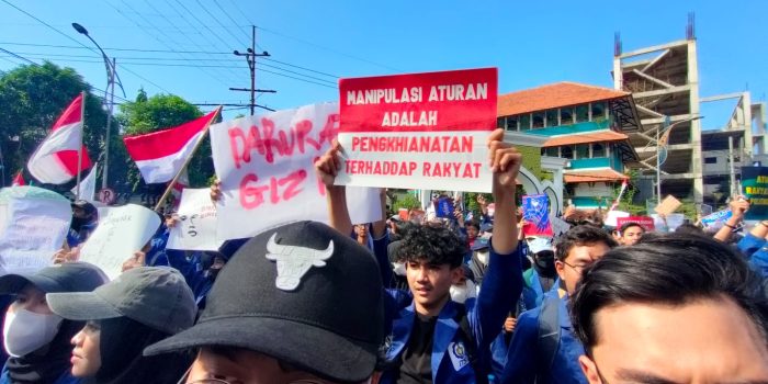 Ribuan Massa Aksi Ricuh Didepan Kantor DPRD, Kusnadi: DPR RI Tidak Melanjutkan Revisi UU Pilkada