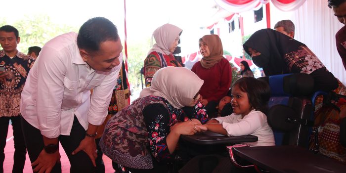 Warga Surabaya Dapat Layanan Kesehatan Gratis di Baksos Terintegrasi