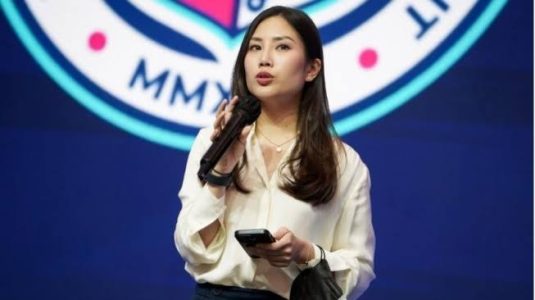 Angela Tanoesoedibjo resmi menggantikan Hary Tanoesoedibjo sebagai Ketua Umum Perindo