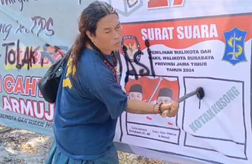 Seniman Surabaya Tuntut Aturan Kemenangan Calon Tunggal di MK