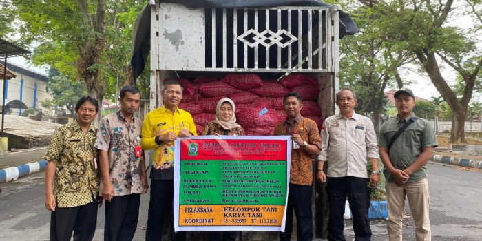 Dinas Pertanian Lumajang Beri Bantian 2,8 Ton Bibit Bawang Merah ke Petani