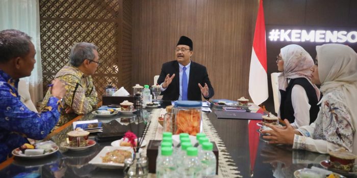 Mensos dan Stafsus Presiden Bahas Upaya Indonesia Ramah Disabilitas