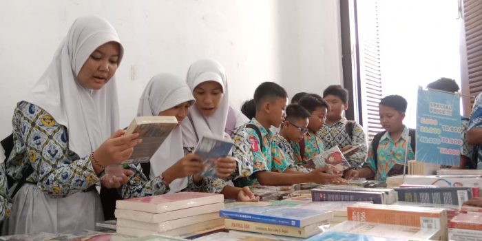 Gelar Pameran Buku Murah, Dorong Masyarakat Lebih Literasi