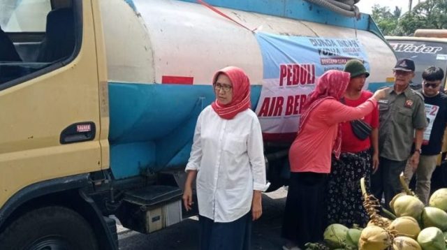 Bunda Indah Salurkan Ratusan Tangki Air Bersih untuk Warga Terdampak Kekeringan