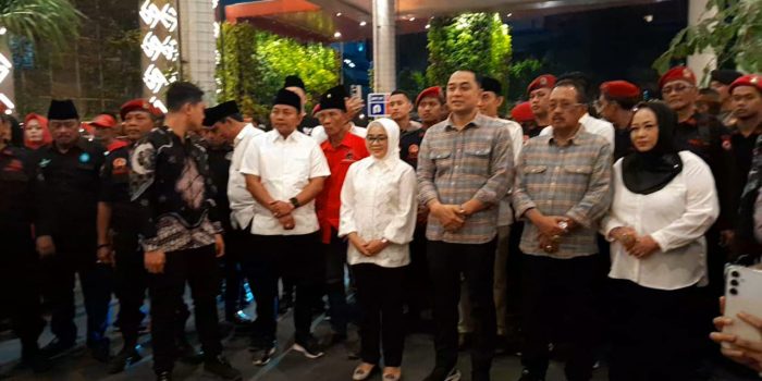 Pendukung Kotak Kosong Memaksa Masuk Debat Pemilukada Surabaya, Namun Gagal