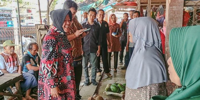 Cagub Risma dan pengurus Ikappi Jatim blusukan di Pasar Tradisional Trenggalek Jawa Timur