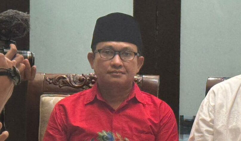 Saksi pasangan calon (Paslon) Gubernur dan Wakil Gubernur Jawa Timur nomor urut 03, Tri Rismaharini dan KH Zahrul Azhar Asumta (Gus Hans), menolak untuk menandatangani berita acara hasil rekapitulasi suara Pilgub Jatim 2024.