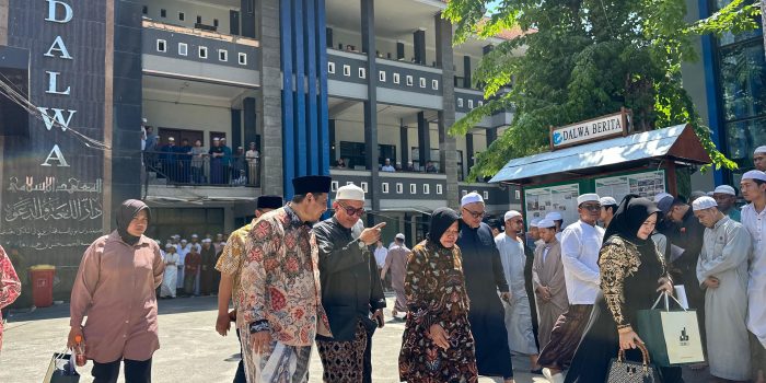 Tri Rismaharini Sowan ke Ponpes Dalwa, Habib Ali Puji Dedikasinya untuk Surabaya