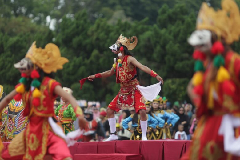 Teatrikal dan Pagelaran Tarian Kolosal