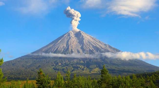 Gunung Semeru Erupsi, Tinggi Letusan Abu Capai 1.200 Meter