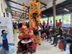 Atraksi Barongsai Meriahkan Perayaan Imlek 2576 di Stasiun Jember