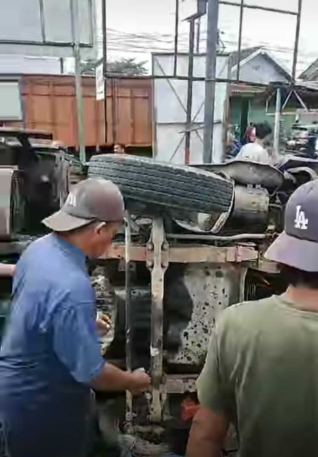 Truk Dihantam Kereta Logawa di Jember, Sopir Tewas di Tempat