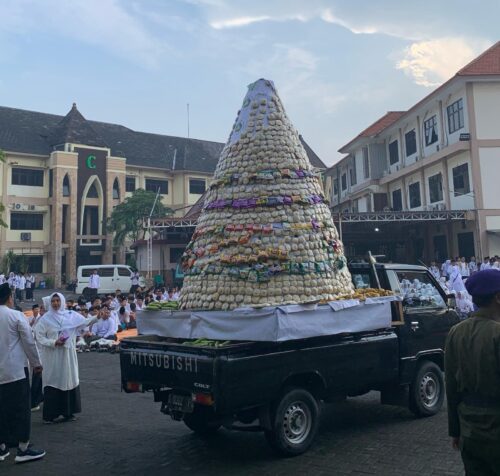 Sambut Ramadan 1446 H, UMAHA Gelar Megengan Akbar dengan Pawai Gunungan Apem