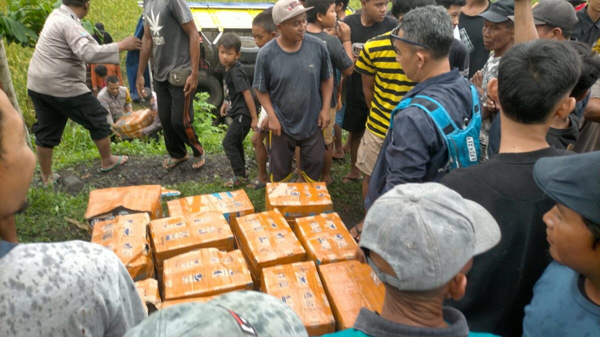 Truk Pengangkut Miras Tabrak Motor, Pasutri Tewas