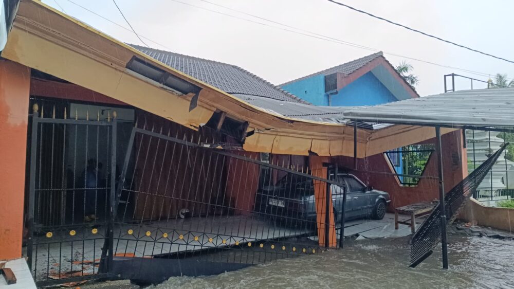 Lumajang Diterjang Banjir, Rumah Warga Ambles