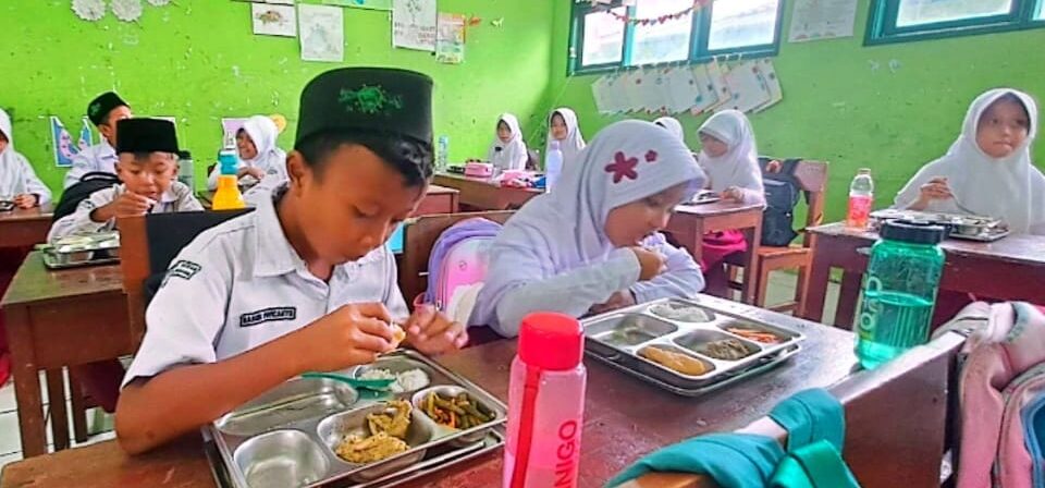 Ekonom Asia Sebut Anggaran Makan Gratis RI Lampaui Batas Wajar