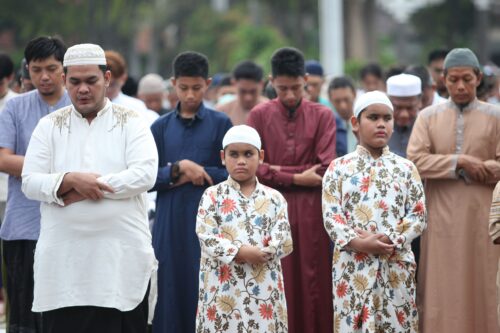 Warga Padati Balai Kota Surabaya untuk Salat Idulfitri 1446 H