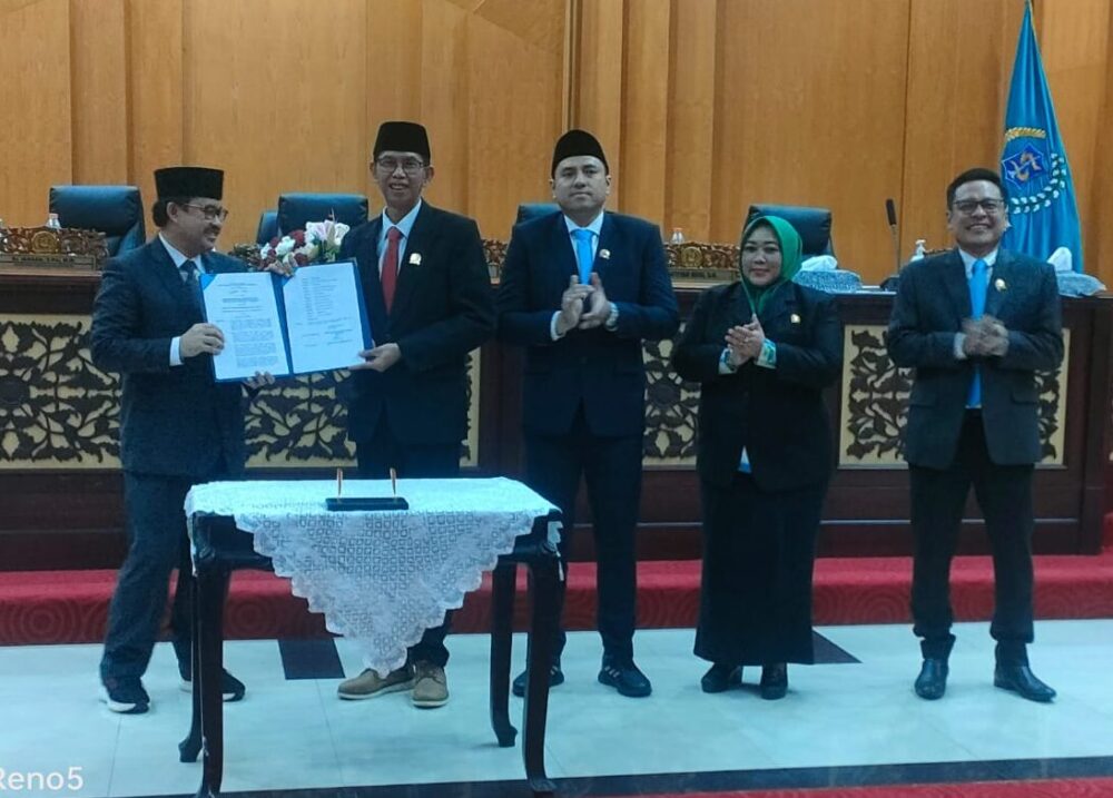 Paripurna DPRD Surabaya Soroti LKPJ, Pemakaman dan Aset Pasar
