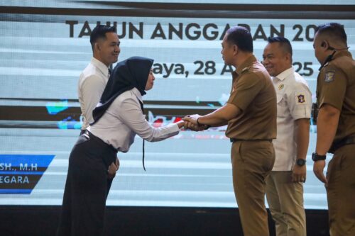 Pemkot Surabaya Serahkan 1.838 SK ASN PPPK