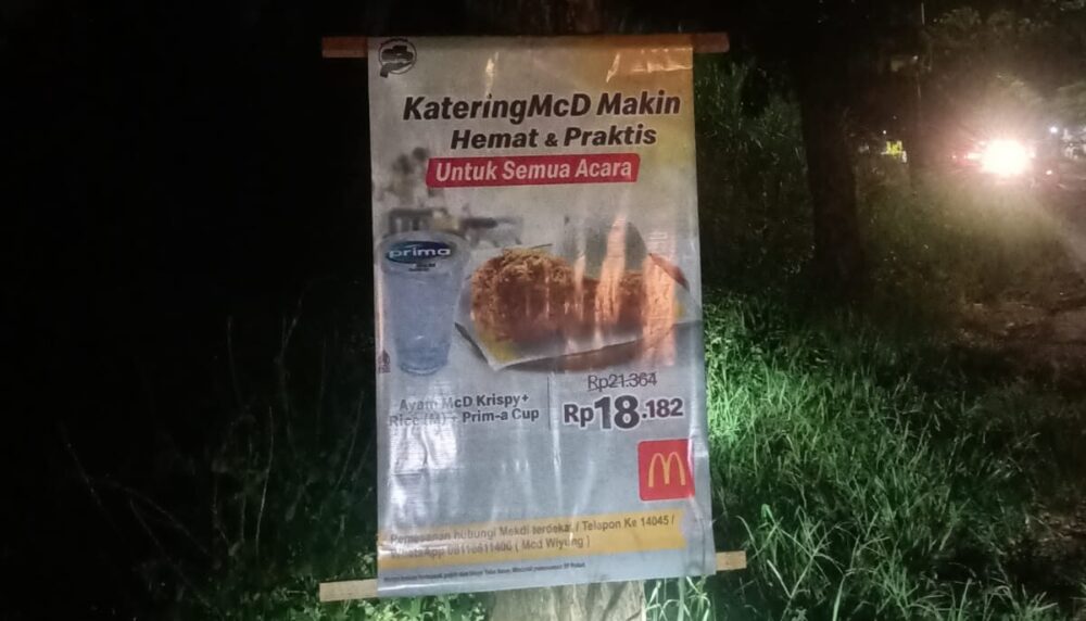 Reklame Insidentil Diduga Tak Berizin Terpasang di Jalan Aspol Bangkingan