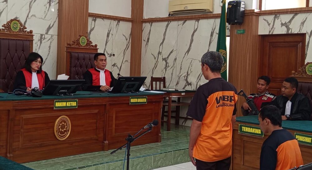 Tiga Terdakwa Ladang Ganja Lereng Semeru Divonis 20 Tahun 