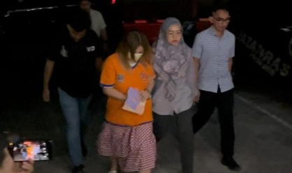 Jan Hwa Diana Tersangka, Simpan 108 Ijazah Eks Karyawan