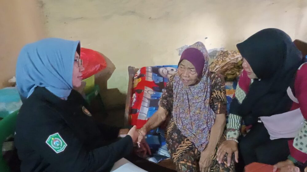Sentuhan Empati untuk Mbah Buati, Pemkab Lumajang Perbaiki Rutilahu di Labruk Kidul