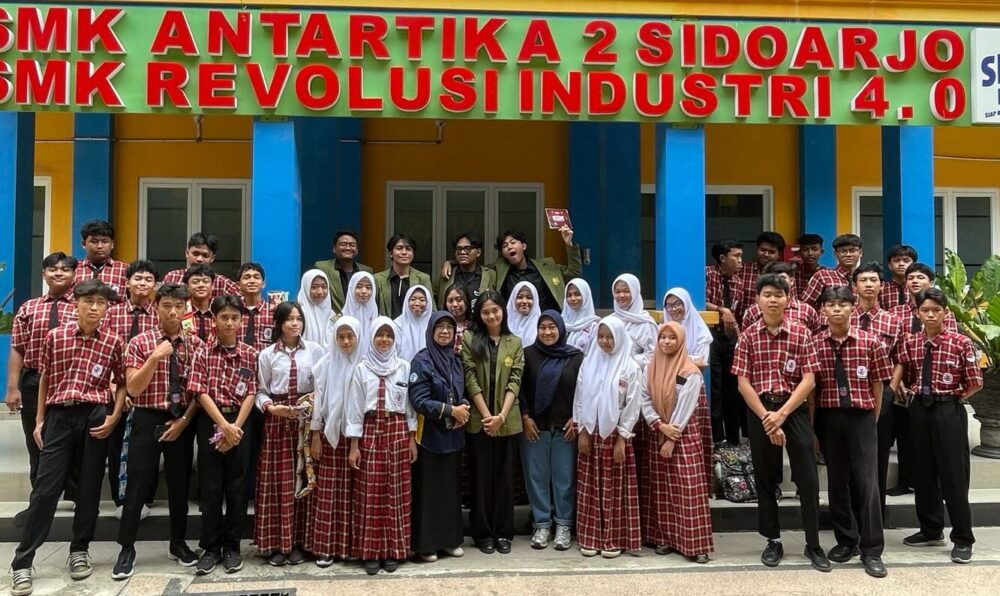 Mahasiswa Ilkom UPN Buka Wawasan Perfilman untuk Siswa SMK Antartika 2