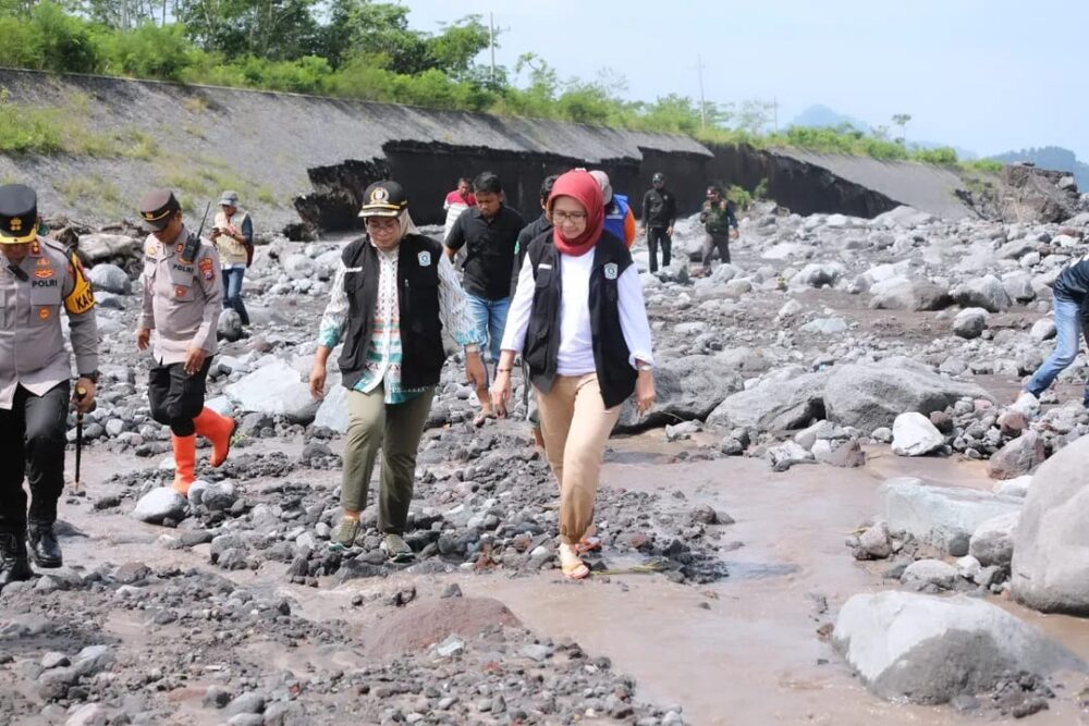 Tanggul Sungai Rejali Rusak Dihantam Lahar Dingin, Pemkab Lumajang Targetkan Perbaikan 300 Meter