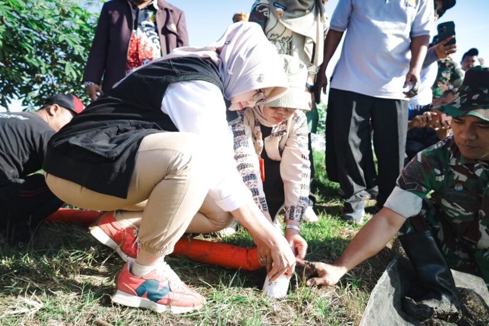 Gropyokan Tikus di Sidorejo, Bupati Lumajang: Kebersamaan adalah Kekuatan Sejati