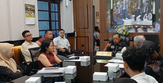 Wawali Surabaya Mediasi Kasus Penipuan Rumah Cessie Rp1,5 Miliar 