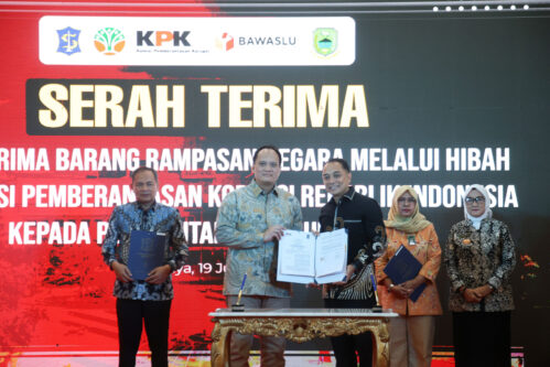 Pemkot Surabaya Terima Hibah Aset Korupsi Rp5,3 M dari KPK