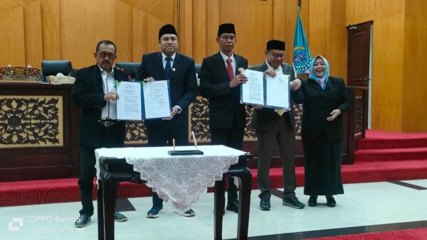 DPRD Surabaya Sahkan Perda YEKAPE dan Ekonomi Kreatif Secara Aklamasi
