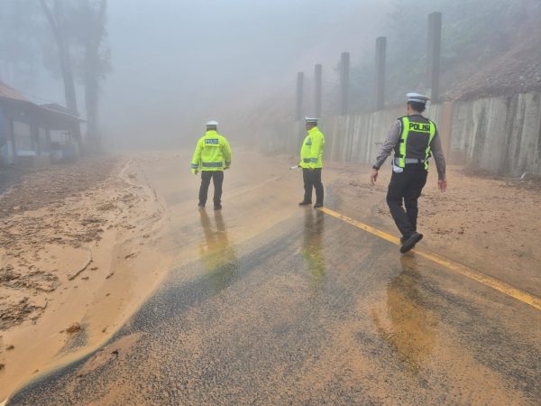 Dua Hari Berturut, Longsor Ganggu Jalur Utama Lumajang–Malang