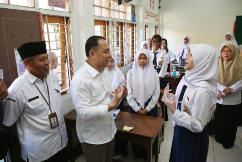 MK Wajibkan Sekolah Dasar–SMP Gratis, Surabaya Tunggu Juknis Pusat
