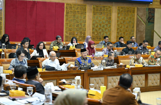 Rapat dengan DPR, Mendikdasmen Tegaskan Komitmen Pendidikan Bermutu