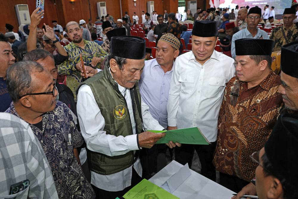 Perkuat Legalitas Tempat Ibadah, Pemkot Surabaya Gelar Ikrar Wakaf Massal