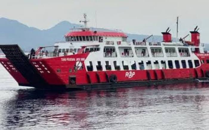 KMP Tunu Pratama Jaya, kapal tenggelam, Selat Bali, kecelakaan laut, Basarnas, SAR, Ketapang, Gilimanuk, evakuasi penumpang, korban kapal, Kemenhub, cuaca buruk, gelombang tinggi, TNI AL, Polri, penyelamatan laut