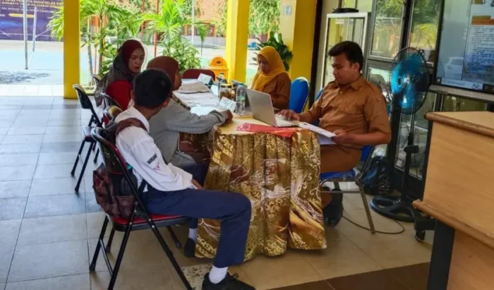 Kemendikdasmen: Verifikasi PIN Bisa di Sekolah Lain, Tak Perlu Antre Sejak Subuh